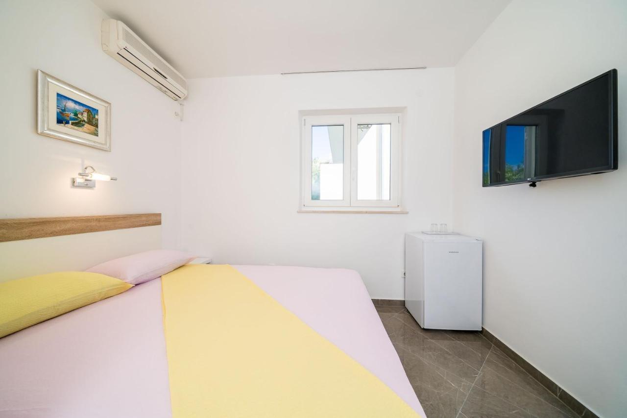 Rooms & Apartments Barisic Mlini Szoba fotó